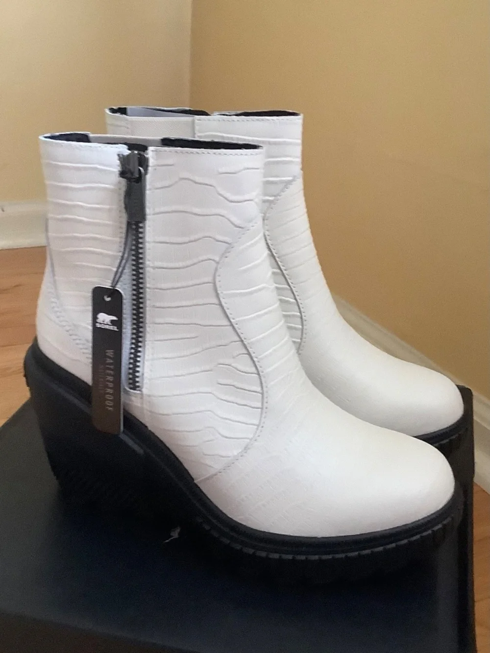 SOREL Ona Ave Zip Wedge Leather Bootie Chalk/Black SZ 9.5